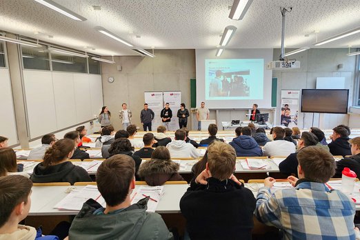 Fragerunde mit Studierenden - Schulbesuch des TG Rottweil am Campus Horb der DHBW Stuttgart
