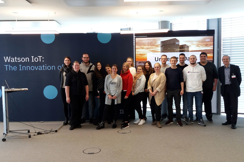 Studierende erkunden IBM Watson IoT Center in München (Foto: DHBW Stuttgart)