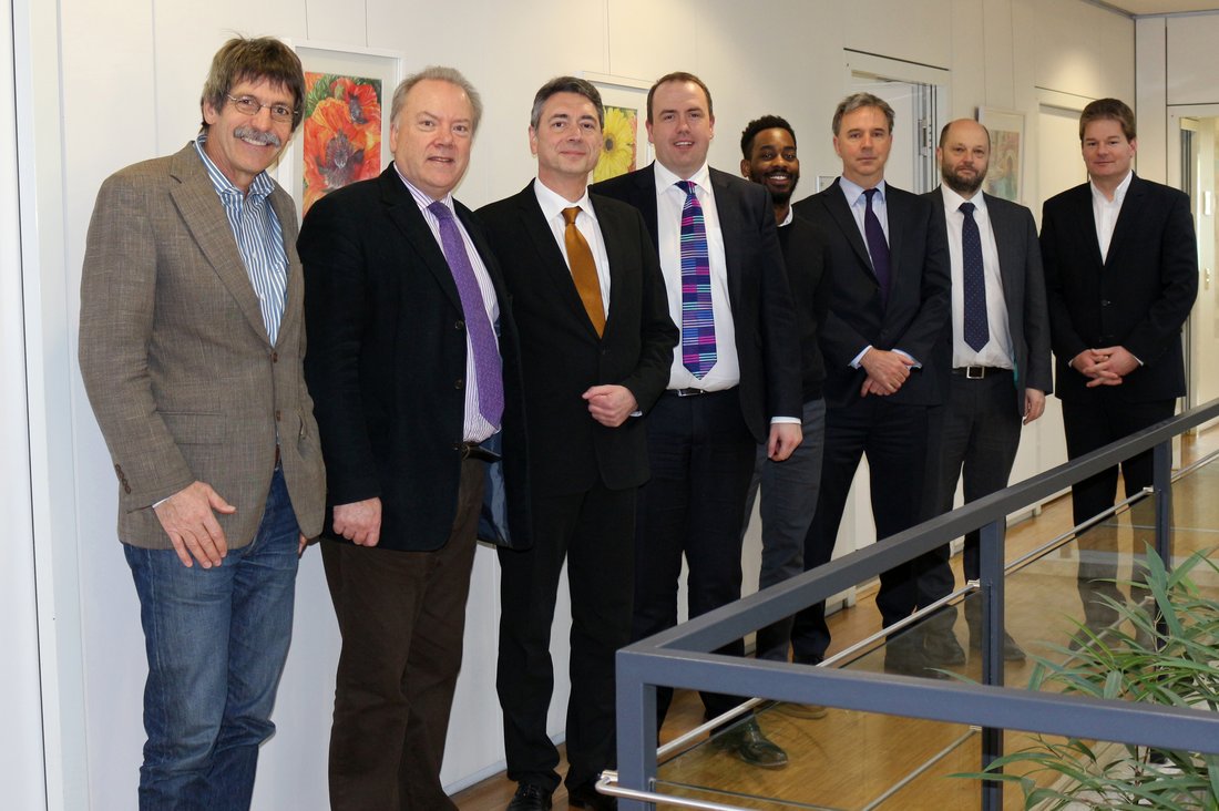 Foto v.l.n.r.: Prof. Dr. Matthias Moch (DHBW), Willie Mackie (SDS), Prof. Dr. Joachim Weber (DHBW), James Dunphy (Robert Gordon University), Ben McKinnon (SDS), Neville Prentice (SDS), Robin Westacott (Heriot-Watt University), Prof. Dr. Michael Nagel (DHBW).