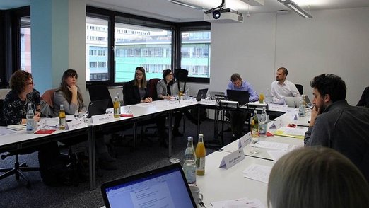 Intensives Arbeiten beim Kick-Off-Meeting 