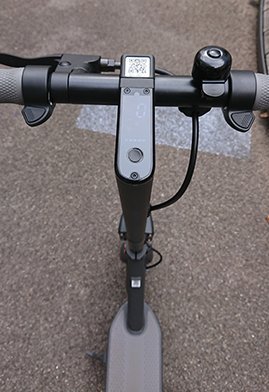 Foto zur Steuerung des Scooters Foto zur Steuerung des Scooters