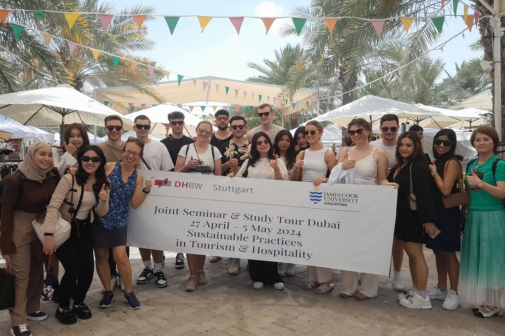 Die Teilnehmenden der Exkursion nach Dubai