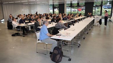 CADE-30 - Teilnehmende während eines Vortrags