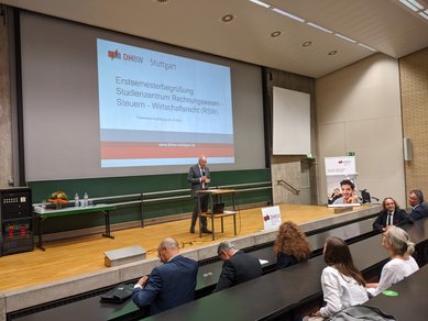 Prof. Dr. Jan Breitweg, Studiendekan und Studiengangsleiter RSW-Wirtschaftsprüfung