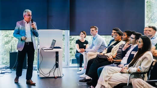 14. Forschungskolloquium: AI in Smart Cities - Wie künstliche Intelligenz Wohnen und Mobilität neu definiert