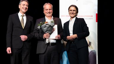 v.l.n.r.: Prof. Dr. Joachim Weber, Rektor DHBW Stuttgart, Hon. Prof. Dr. Stefan Fütterling, Capgemini GmbH, Prof. Dr. Martina Klärle, Präsidentin DHBW