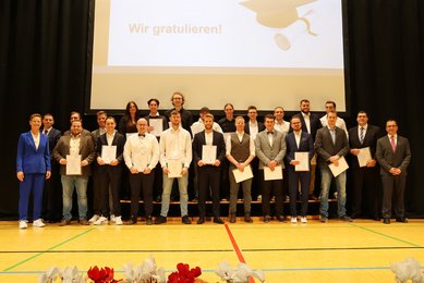 Gruppenbild des Studiengangs Maschinenbau - Kfz-Prüftechnik