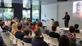 André Wiersig während seines Vortrags an der DHBW Stuttgart.