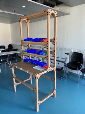 Ein Cardboard Engineering Arbeitsplatz Ein Cardboard Engineering Arbeitsplatz