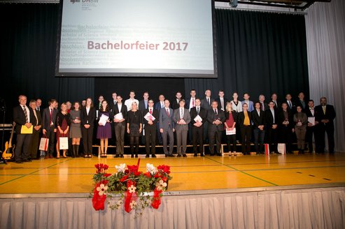 Gruppenbild von der Bachelorfeier