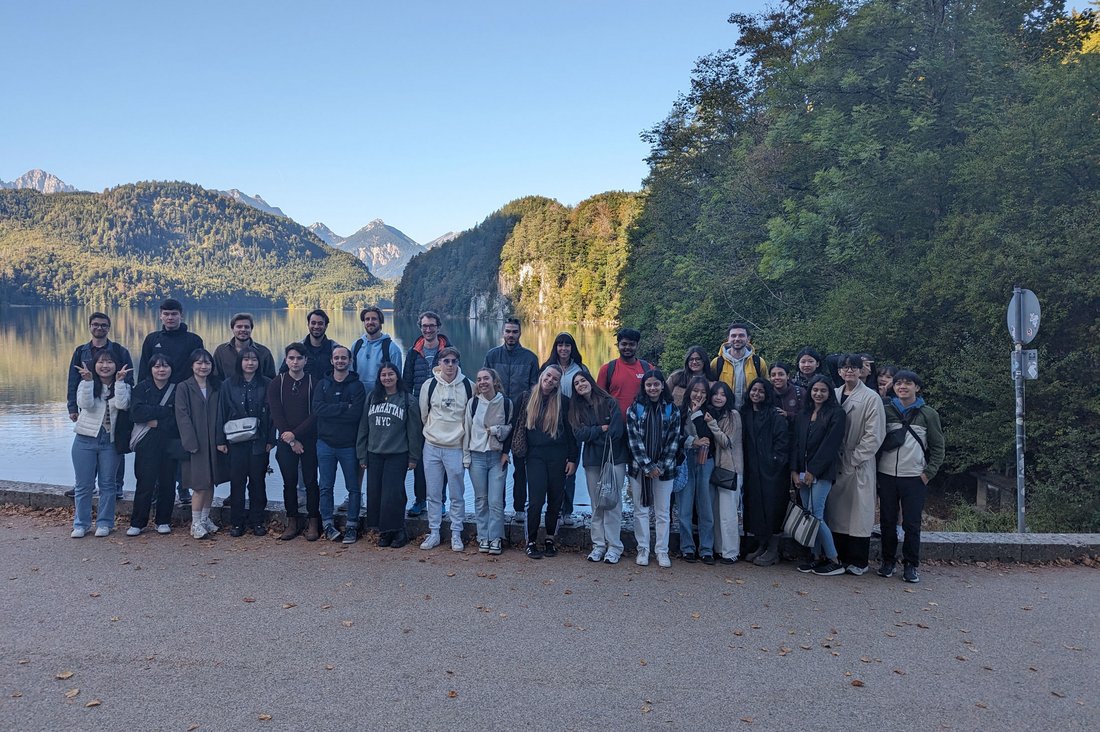 Internationale Studierende besuchen Schloss Neuschwanstein