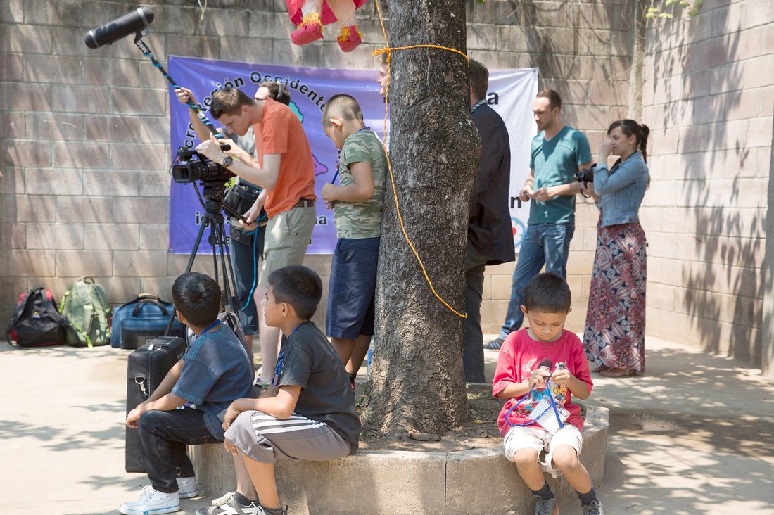 Studierende drehen einen Film über Nachhaltigkeitsprojekte in Zentralamerika