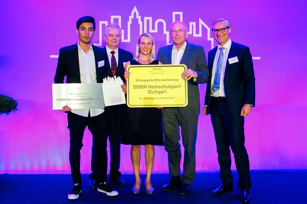 v.l. Fazalshah Zadran, Dr. Andreas Mattner, Doris Kupferschmidt, Dr. Michael Vesper, Alexander Otto (Foto: Stiftung „Lebendige Stadt“)