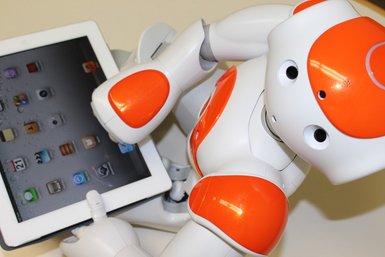 Roboter mit Tablet Roboter mit Tablet