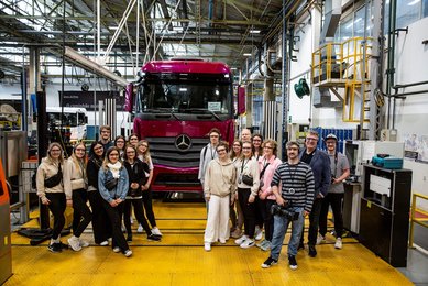 Besuch des Daimler Truck Werks in Sao Paulo  (nachhaltige Produktion von modernen Bussen und LKWs)