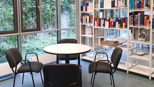 Gruppenarbeitsraum in der Bibliothek