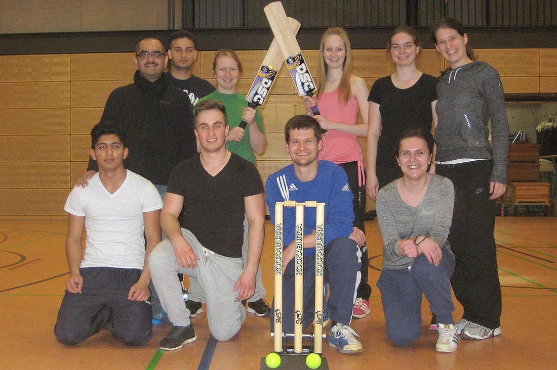 Die Teilnehmerinnen und Teilnehmer des ersten Cricket-Kurses an der DHBW Stuttgart.