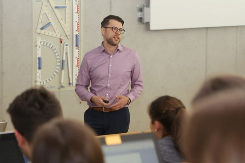 Hendrik Bittenbinder bei seinem Vortrag