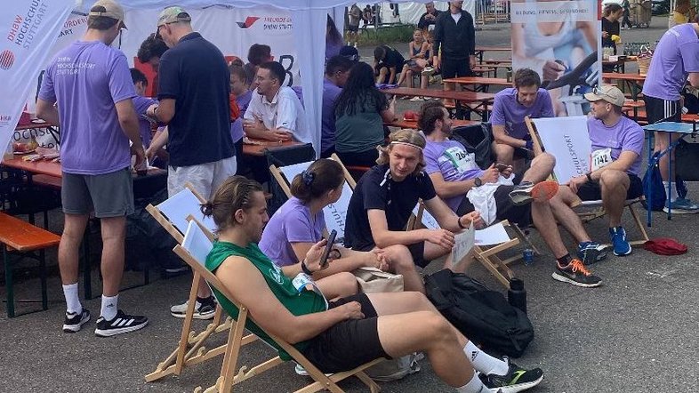 Teilnehmer*innen der DHBW Stuttgart beim Stuttgart-Lauf 2024