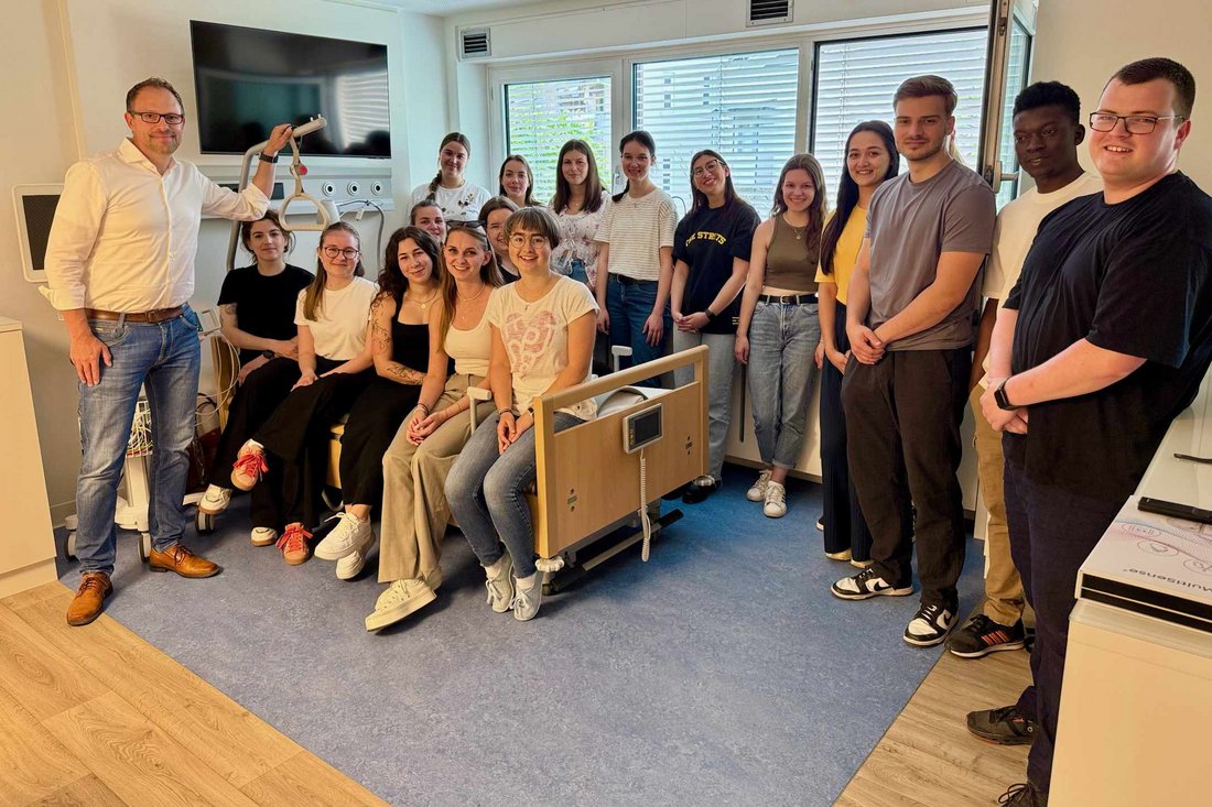 Gruppenfoto Studierender im Bosch Digital Innovation Hub 