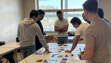 Climate Fresk Implementation at the School of Technology and Management - Polytechnic Institute of Leiria. Teilnehmende während des Spiels