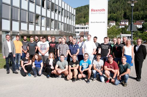 Gruppenbild mit Studierenden
