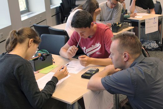 Schüler*innen üben sich als Manager*innen bei den Management Simulation Days an der DHBW Stuttgart