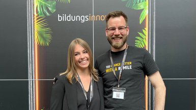 Nadine Bisswang am Messestand des Dienstleisters „Bildungsinnovator“ (Alexander Freihaut)