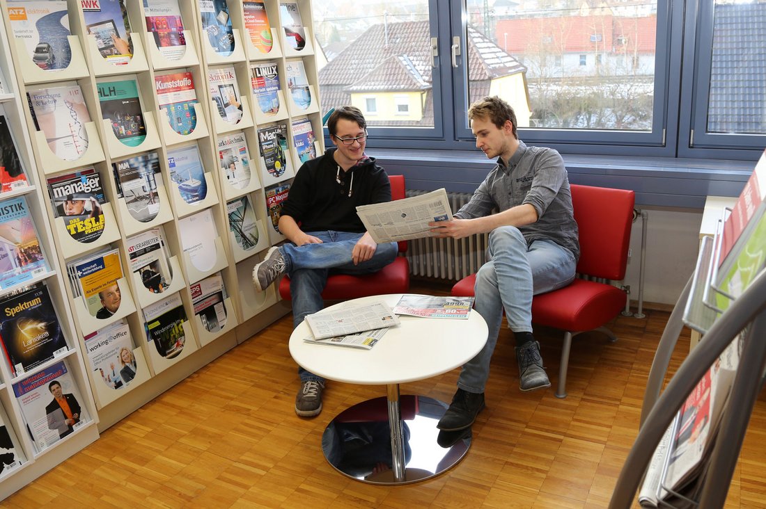 Studierende in der Bibliothek