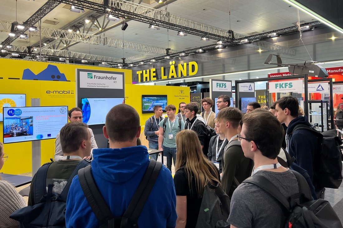 Studierende auf der Hannovermesse