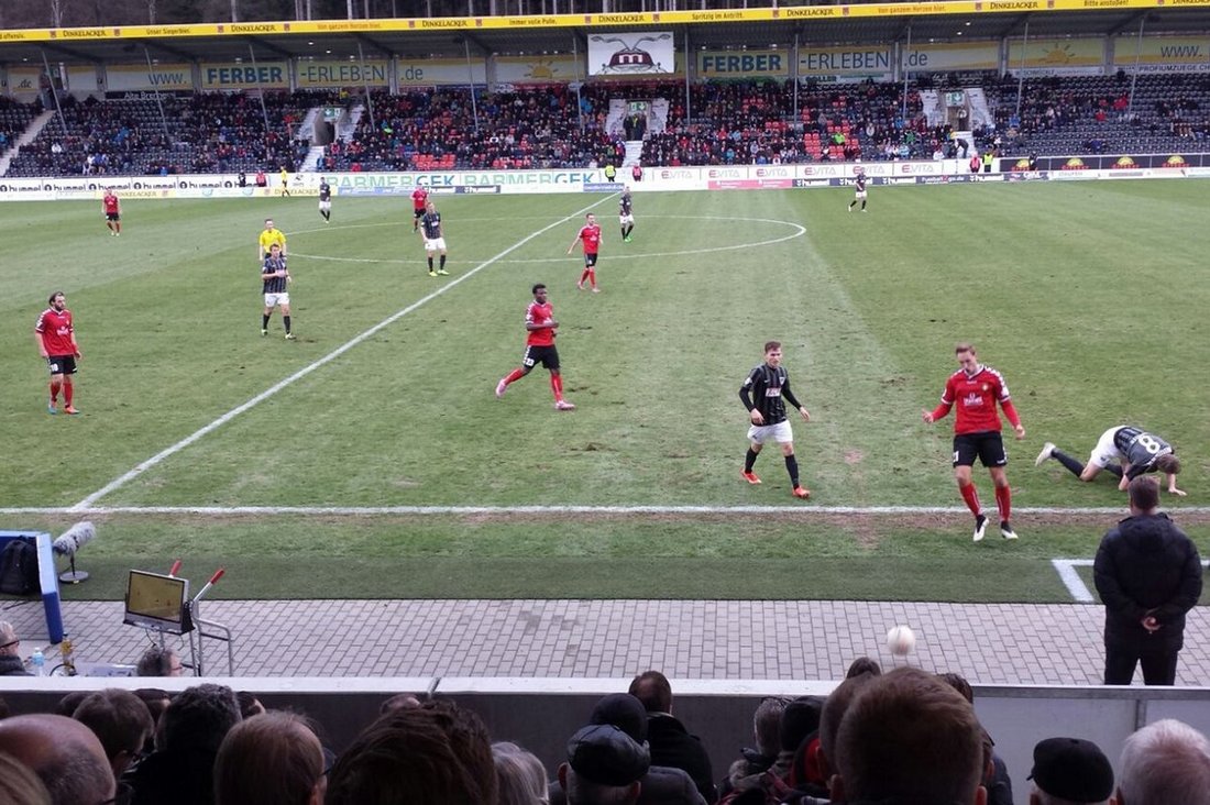 DHBW Stuttgart beim Fußballspiel SG Sonnenhof Großaspach gegen Preußen Münster