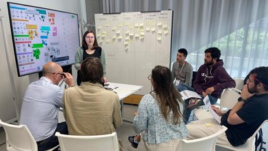 Arbeitsgruppe diskutiert