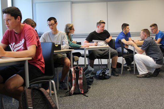 Schüler*innen üben sich als Manager*innen bei den Management Simulation Days an der DHBW Stuttgart