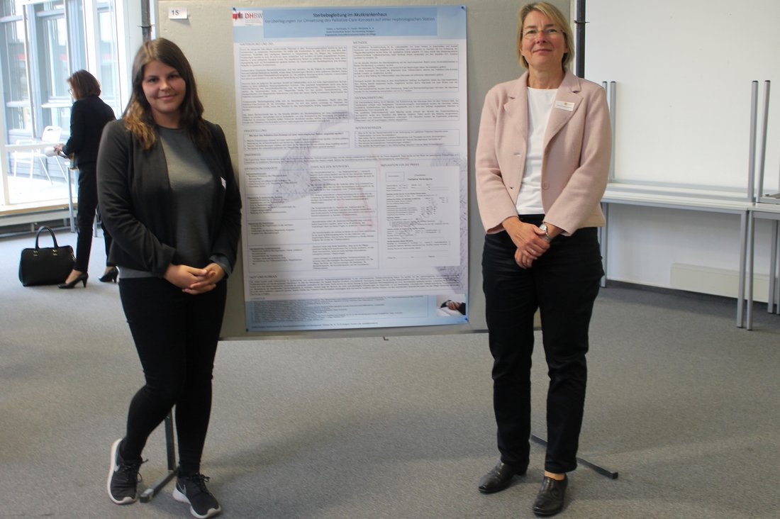 Julia Seidel (links) und Prof. Dr. Anne-Kathrin Cassier-Woidasky