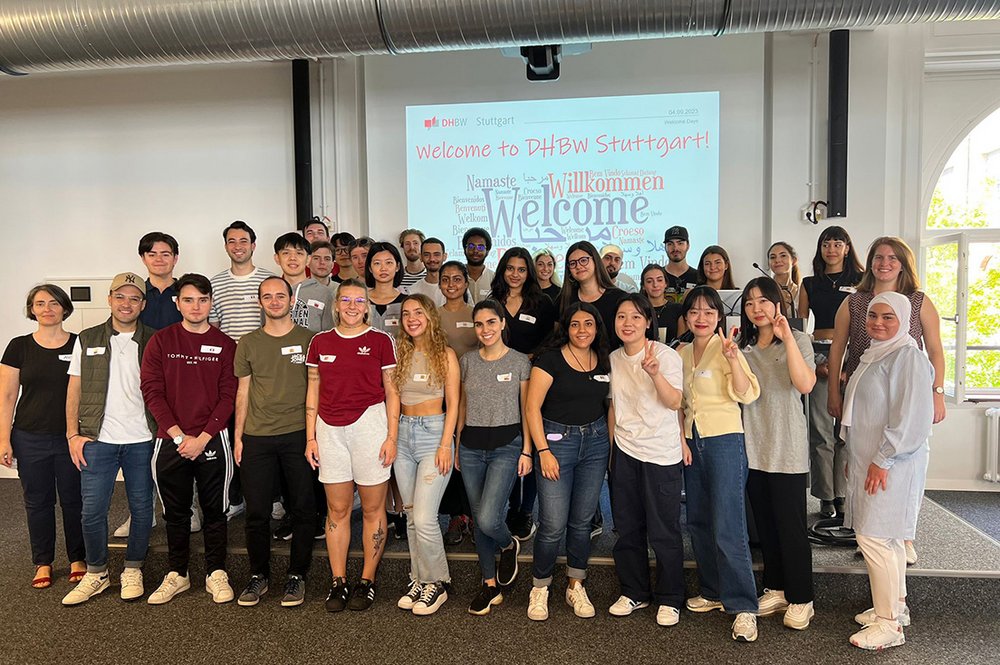 Internationale Studierende starten in ihre Zeit an der DHBW Stuttgart 