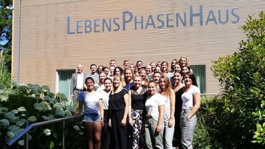 Exkursion: „BWL-Gesundheitsmanagement“ zum LebensPhasenHaus im SS 2019 Exkursion: „BWL-Gesundheitsmanagement“ zum LebensPhasenHaus im SS 2019