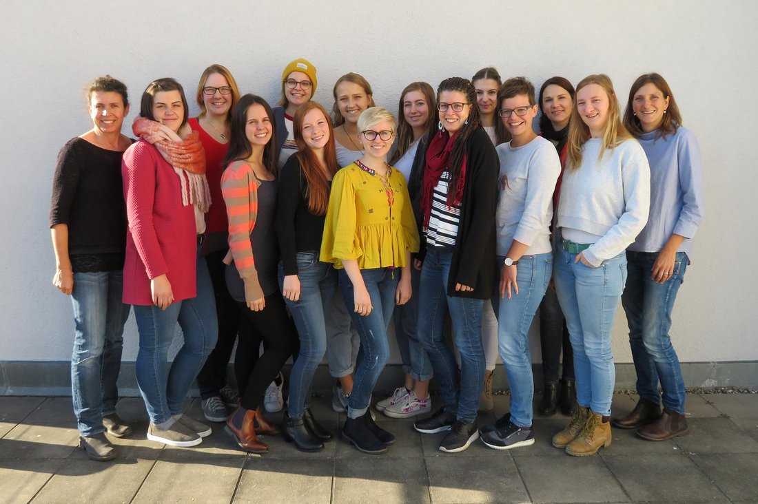 Studienanfängerinnen im neuen Studiengang Angewandte Hebammenwissenschaft - Hebammenkunde an der DHBW Stuttgart.