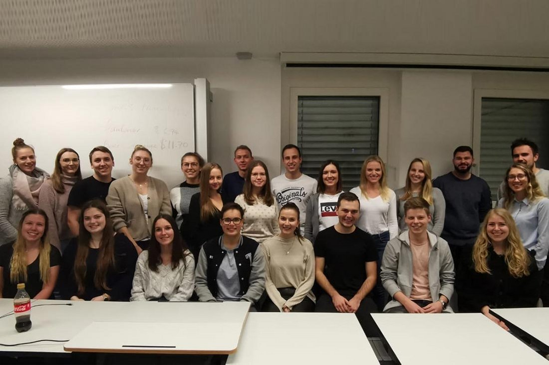 Studierende der Studienrichtung International Business an der DHBW Stuttgart entwickeln Idee für internationale Fachkräfteakquise.