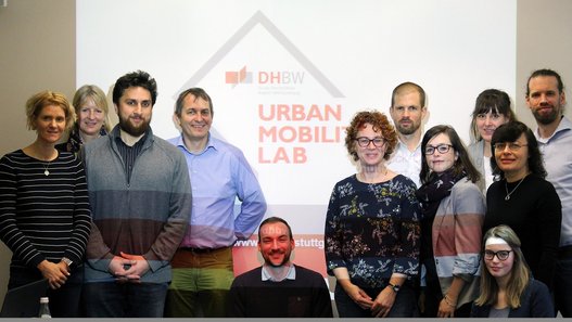 (v.l.n.r.) Prof. Dr. Andrea Honal, Annette Herzog, Alexander Jaensch, Prof. Dr.-Ing. Harald Mandel, Benjamin Oesterle, Prof. Dr. Vera Döring, Prof. Dr. Marc Kuhn, Judit Klein-Wiele, Lisa Raab, Henriette Stanley, Inna Avrutina, Daniel Grühn (v.l.n.r.) Prof. Dr. Andrea Honal, Annette Herzog, Alexander Jaensch, Prof. Dr.-Ing. Harald Mandel, Benjamin Oesterle, Prof. Dr. Vera Döring, Prof. Dr. Marc Kuhn, Judit Klein-Wiele, Lisa Raab, Henriette Stanley, Inna Avrutina, Daniel Grühn