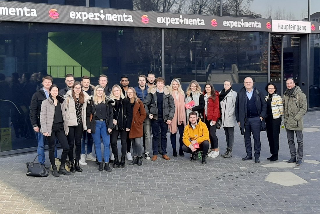 Handelsstudierende entwickeln Kommunikationskonzept für Science Center experimenta