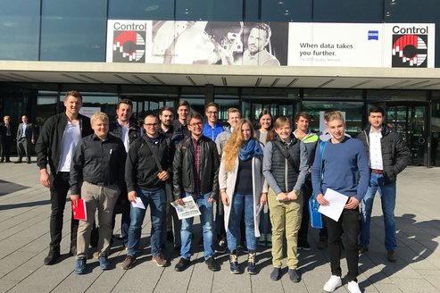 Gruppenbild von Studierende beim einer Exkursion