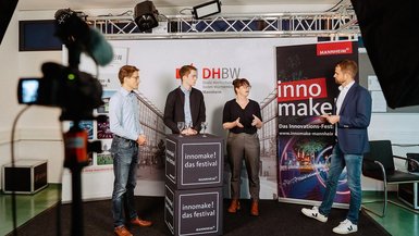 Prof. Dr. Marc Kuhn (INDIS) im Gespräch mit Dr. Matthias Wirtz (Verkehrsclub Deutschland), Felix Rothhagen (BikeTree) und Miriam Caroli (stadtmobil Rhein-Neckar AG) Prof. Dr. Marc Kuhn (INDIS) im Gespräch mit Dr. Matthias Wirtz (Verkehrsclub Deutschland), Felix Rothhagen (BikeTree) und Miriam Caroli (stadtmobil Rhein-Neckar AG)