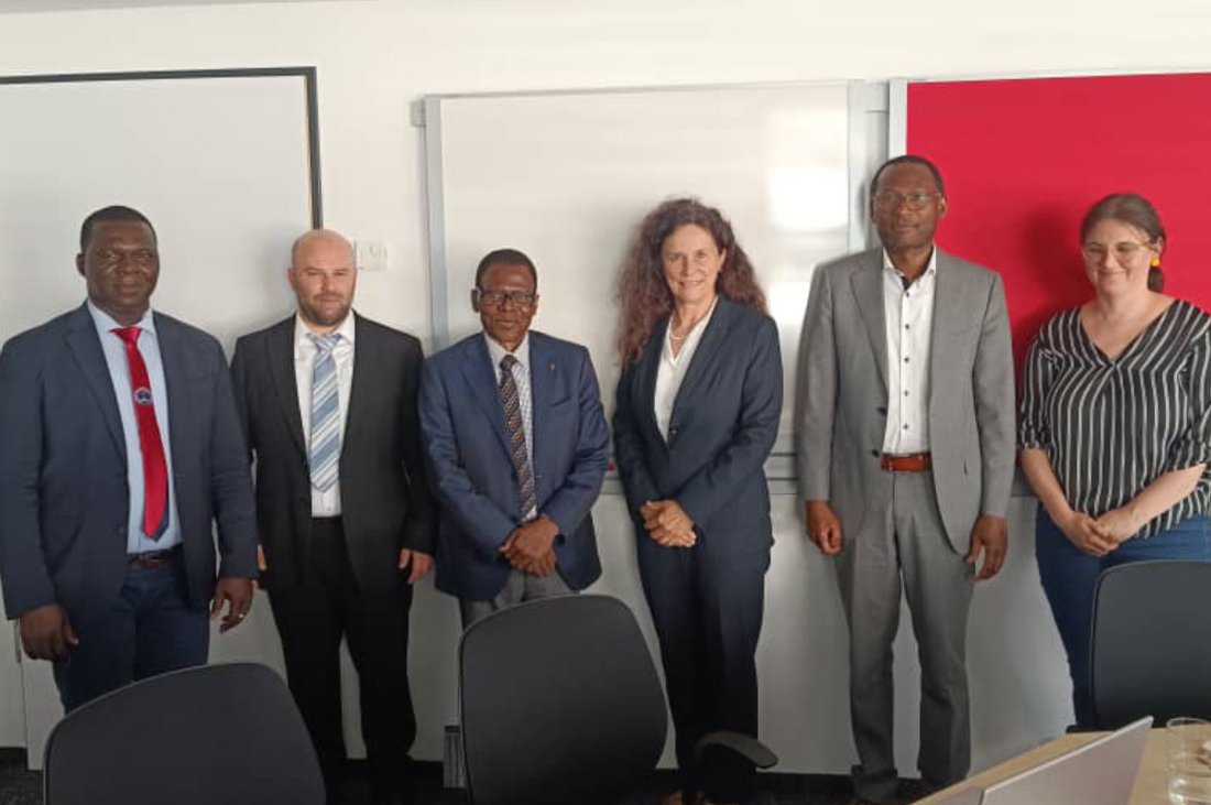 Gruppenbild mit sechs Personen