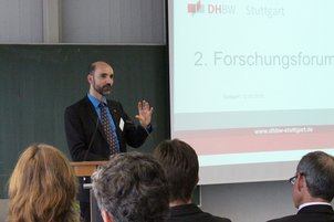 Prof. Dr. Dirk Reichardt moderiert den 1. Vortragsblock