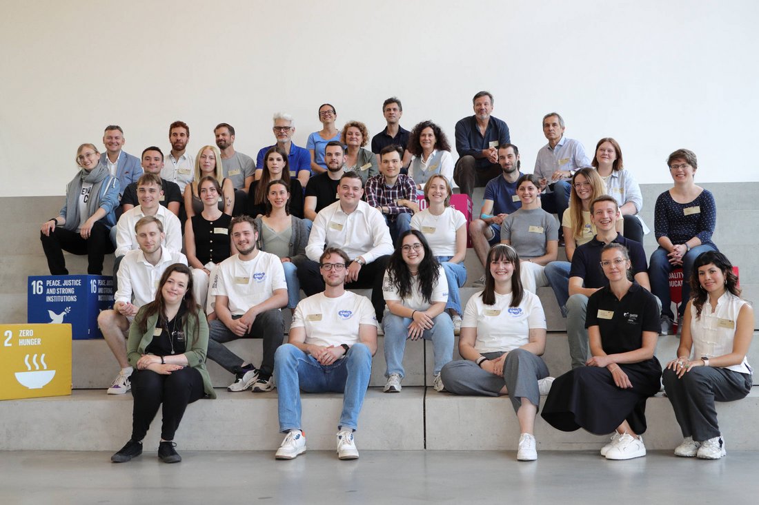 Gruppenbild mit den Teilnehmenden am INDIS Abschlussevent 2025