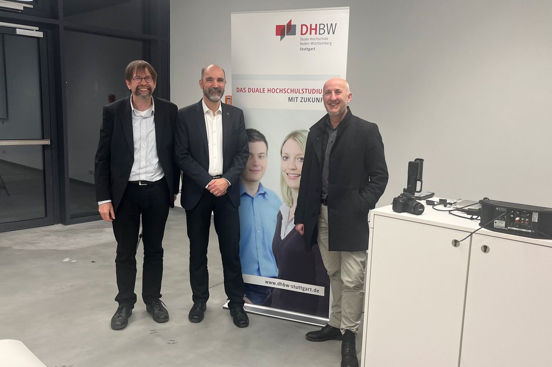 Prof. Dr. Thomas Kessel, Prof. Dr. Dirk Reichardt und Dr. Sven Schmeier beim Expert Talk zum Thema Open AI ChatGPT an der DHBW Stuttgart