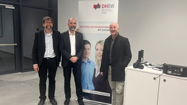 Prof. Dr. Thomas Kessel, Prof. Dr. Dirk Reichardt und Dr. Sven Schmeier beim Expert Talk zum Thema Open AI ChatGPT an der DHBW Stuttgart