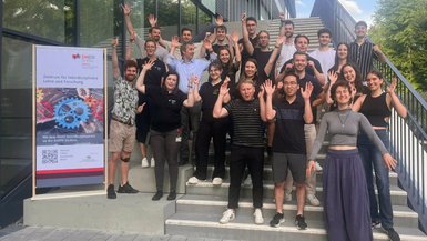 Die studentischen Teams mit den DHBW-Mitarbeitenden beim Abschlussevent Gruppenfoto mit den studentischen Teams und den DHBW-Mitarbeitenden