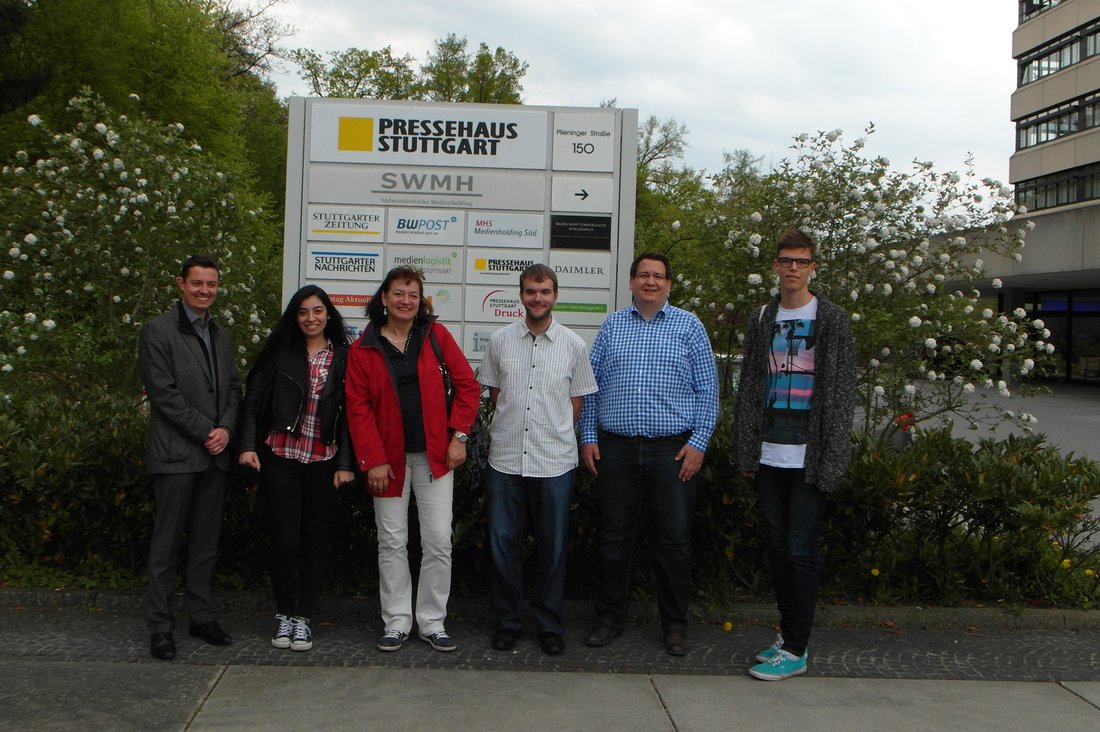 Einige der Teilnehmerinnen und Teilnehmer der Exkursion vor dem Presshaus Stuttgart