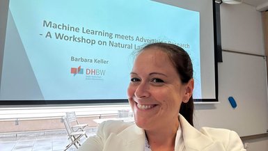 Prof. Dr. Barbara Keller von der DHBW Stuttgart präsentiert Einsatzmöglichkeiten von KI in der Marketingforschung auf der Marketingkonferenz ICORIA in Frankreich. Prof. Dr. Barbara Keller von der DHBW Stuttgart präsentiert Einsatzmöglichkeiten von KI in der Marketingforschung auf der Marketingkonferenz ICORIA in Frankreich.